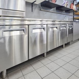 Gastro-cooling counter.