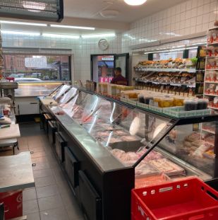 Cooling display counter.